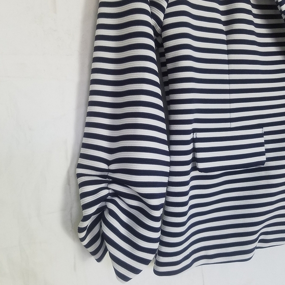 Have black and white striped Blazer - Picture 4 of 6
